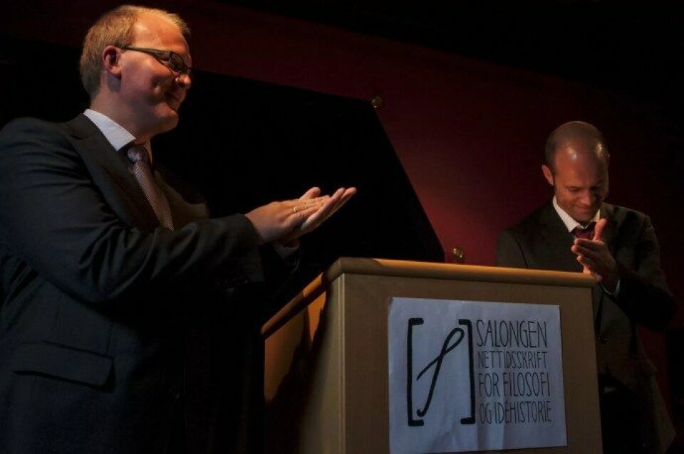 Henrik Holm og Jan Gunnar Sørbø under konsertforedraget på Ibsenmuseet. Foto: Mats Andreas Nielsen (©) Henrik Holm og Jan Gunnar Sørbø under konsertforedraget på Ibsenmuseet. Foto: Mats Andreas Nielsen (©)