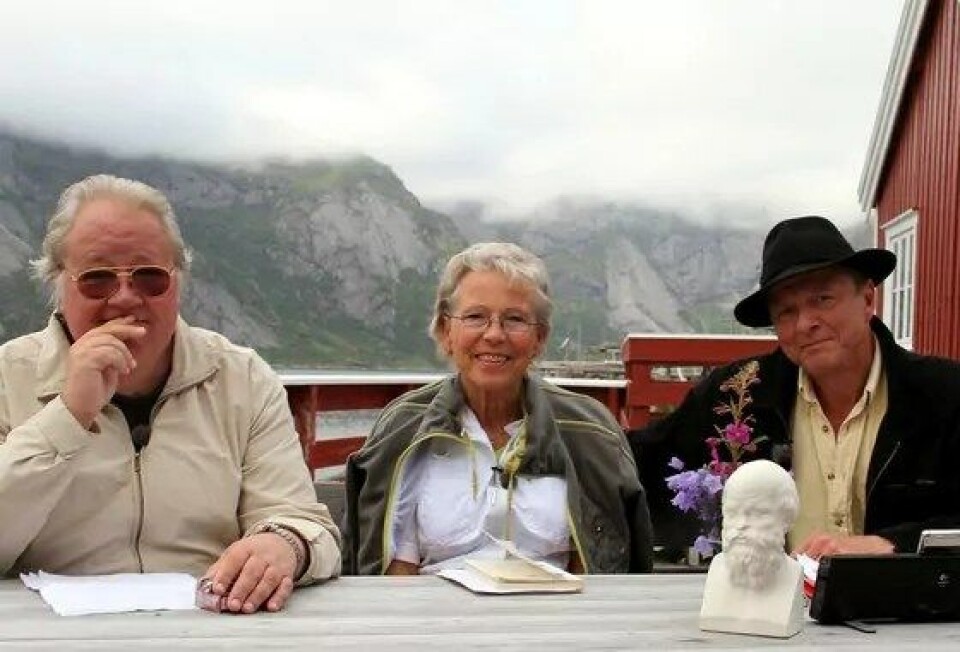 Sokratesgjengen – Knut Borge, filosof Kari Opdahl og undertegnede takker for seg og serien om jazz og filosofi i Nord-Norge. Om en uke begynner nye undersøkelser – om synd og tilgivelse. (Foto: Øivind Haugen, NRK) Sokratesgjengen – Knut Borge, filosof Kari Opdahl og undertegnede takker for seg og serien om jazz og filosofi i Nord-Norge. Om en uke begynner nye undersøkelser – om synd og tilgivelse. (Foto: Øivind Haugen, NRK)
