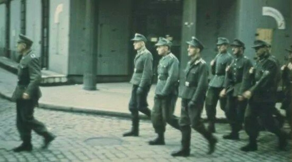 Avvæpnede tyske soldater i Oslo, 1945 (Fotograf: Th. Østbye, kilde: Nasjonalbiblioteket) Avvæpnede tyske soldater i Oslo, 1945 (Fotograf: Th. Østbye, kilde: Nasjonalbiblioteket)