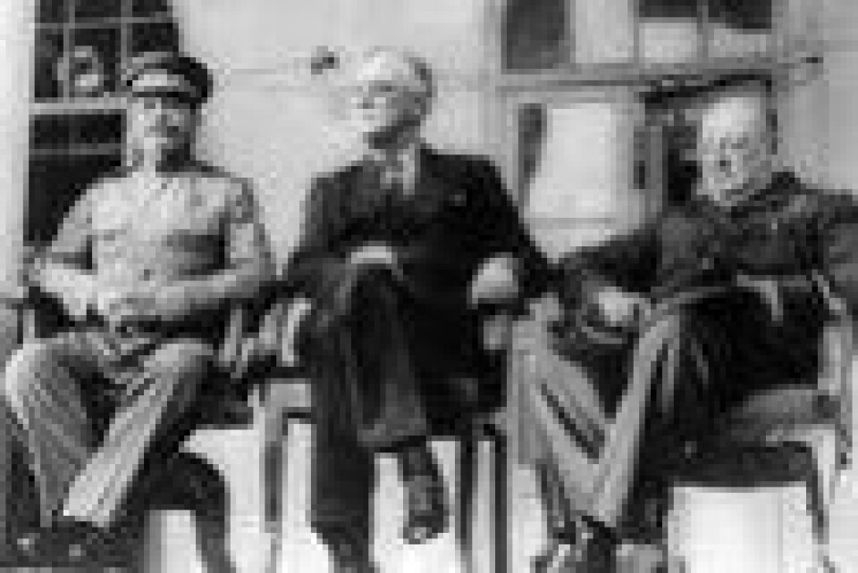 Var det råttent å samarbeide med Josef Stalin for å bekjempe Hitler, spør Avishai Margalit. Her er Stalin sammen med Franklin D. Roosevelt og Winston Churchill under den såkalte Teheran-konferansen i 1943. (Kilde: Wikimedia commons) Var det råttent å samarbeide med Josef Stalin for å bekjempe Hitler, spør Avishai Margalit. Her er Stalin sammen med Franklin D. Roosevelt og Winston Churchill under den såkalte Teheran-konferansen i 1943. (Kilde: Wikimedia commons)