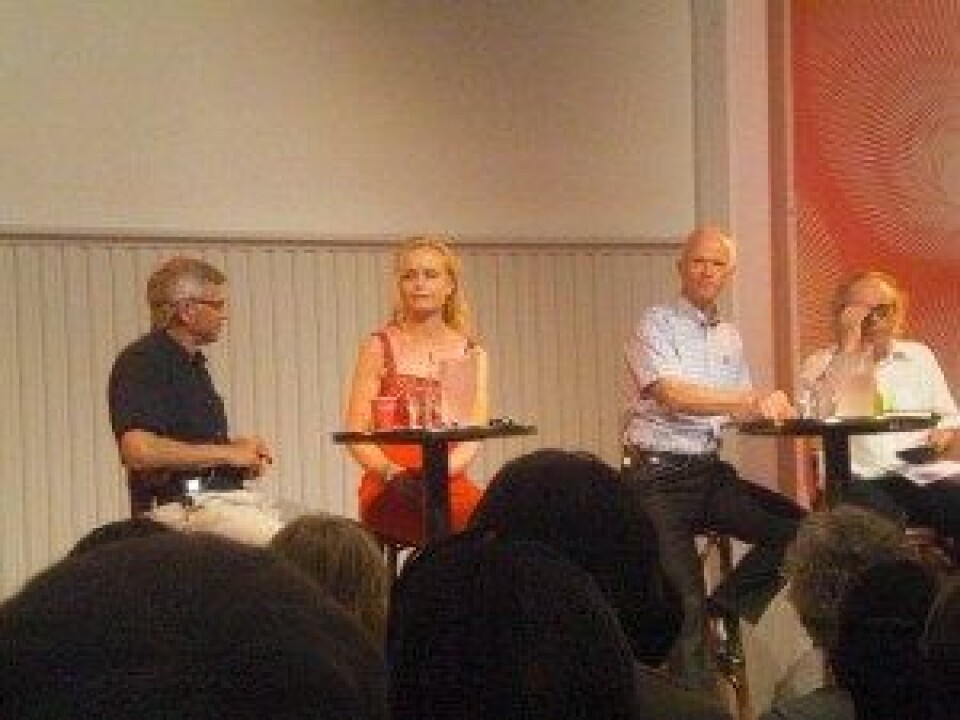Kjell Magne Bondevik, Inga Bostad, Robert Mood og Terje Tvedt i debatt om flyktningproblematikk. (Foto: Alexander Myklebust) Kjell Magne Bondevik, Inga Bostad, Robert Mood og Terje Tvedt i debatt om flyktningproblematikk. (Foto: Alexander Myklebust)