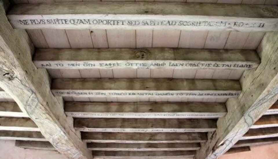 Michel de Montaigne fikk risset inn favorittsitatene sine i takbjelkene på sitt bibliotek og arbeidsrom, hvor han skrev sine «evig aktuelle» Essais. (Kilde: Wikimedia Commons)