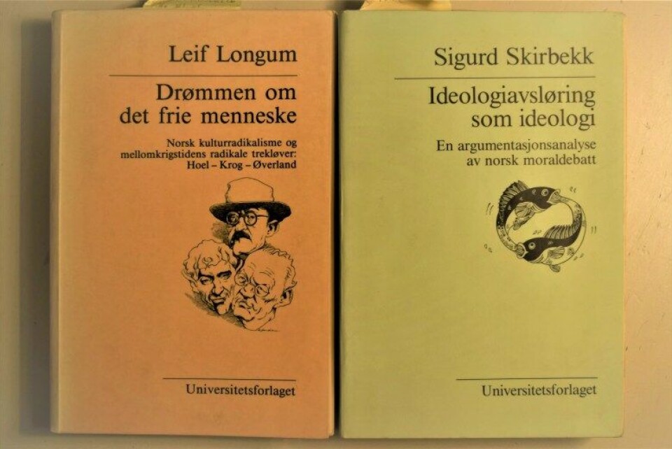 To avhandlinger om kulturradikalismen utkom på Universitetsforlaget 1986: Leif Longums standardverk Drømmen om det frie menneske og Sigurd Skirbekks doktoravhandling Ideologiavsløring som ideologi. (Foto: Per Anders Aas) To avhandlinger om kulturradikalismen utkom på Universitetsforlaget 1986: Leif Longums standardverk Drømmen om det frie menneske og Sigurd Skirbekks doktoravhandling Ideologiavsløring som ideologi. (Foto: Per Anders Aas)