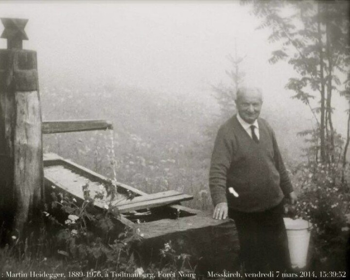 Problemet med Heidegger er ikke at han har en dårlig karakter, men at han ikke har en, skrev Karl Jaspers til Hannah Arendt. Her fra hytta på Todtnaburg. (Foto: Flickr, CC BY 2.0)