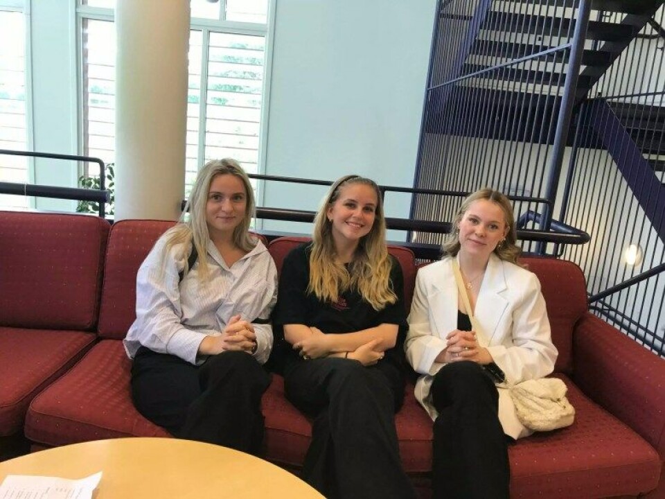 Maren (19) fra Stavanger, Thea (19) fra Sandessjøen, og Frid (20) fra Trondheim, har alle begynt filosofistudiet denne høsten. Maren og Frid har planlagt å ta et årsstudium, mens Thea skal ta en bachelor. Maren (19) fra Stavanger, Thea (19) fra Sandessjøen, og Frid (20) fra Trondheim, har alle begynt filosofistudiet denne høsten. Maren og Frid har planlagt å ta et årsstudium, mens Thea skal ta en bachelor.