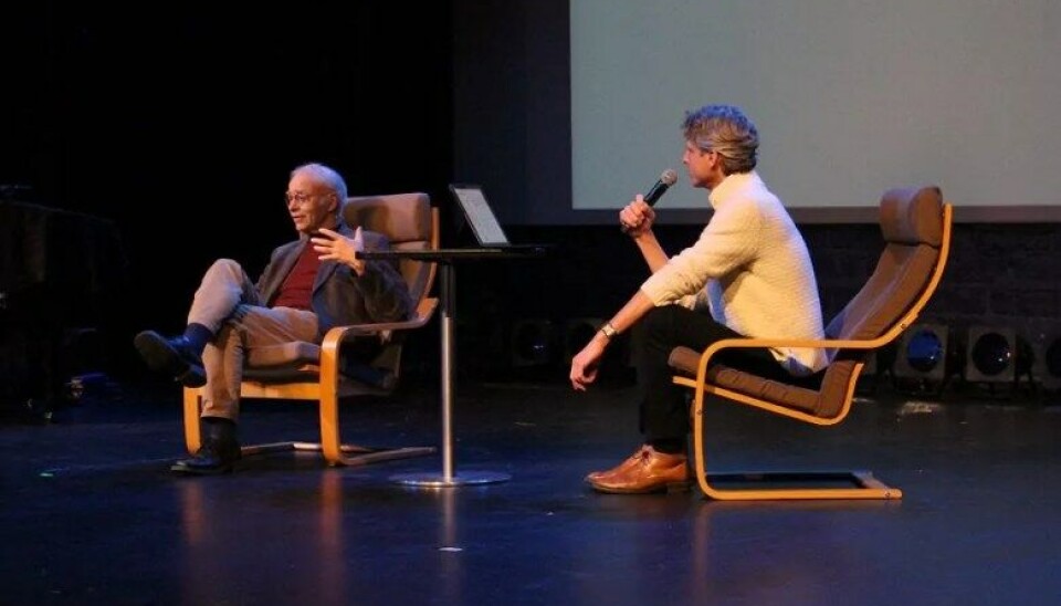 Peter Singer og Bjørn Ramberg under Exphil-forelesningen 27. oktober. (Foto: Marta Stachurska-Kounta)
