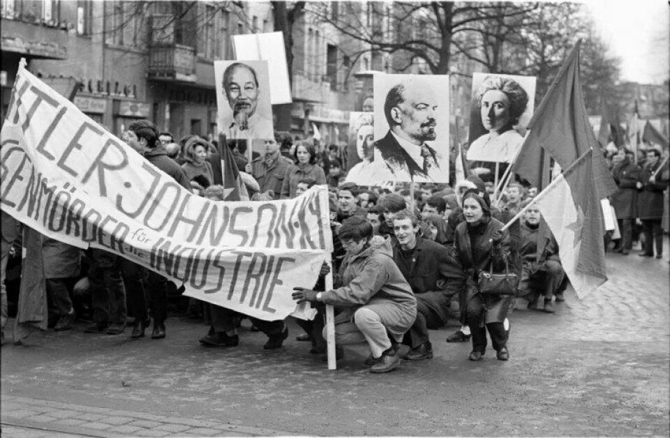 Studentopprør i vest-Berlin 1967-68. (Kilde: Stiftung Haus der Geschichte, 2001_03_0275.0008, CC BY-SA 2.0).