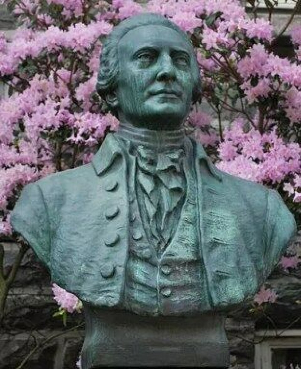 En byste av Claus Fasting laget av Ambrosia Tønnesen står uten for Bergen Offentlige Bibliotek. (Kilde: Wikimedia commons.) En byste av Claus Fasting laget av Ambrosia Tønnesen står uten for Bergen Offentlige Bibliotek. (Kilde: Wikimedia commons.)