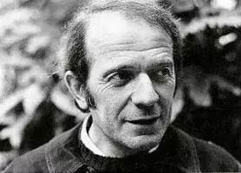 Gilles Deleuze (Kilde: Wikimedia Commons) Lecercle konsentrerer seg om det Deleuze skrev om litteratur før samarbeidet med Felix Guattari, slik at den beryktede Kafka – for en mindre litteratur (Pax 1994) utgår. Fremgangsmåten når han leser På sporet av den tapte tid av Marcel Proust har imidlertid likheter til lesningen av Kafka. Gilles Deleuze (Kilde: Wikimedia Commons) Lecercle konsentrerer seg om det Deleuze skrev om litteratur før samarbeidet med Felix Guattari, slik at den beryktede Kafka – for en mindre litteratur (Pax 1994) utgår. Fremgangsmåten når han leser På sporet av den tapte tid av Marcel Proust har imidlertid likheter til lesningen av Kafka.