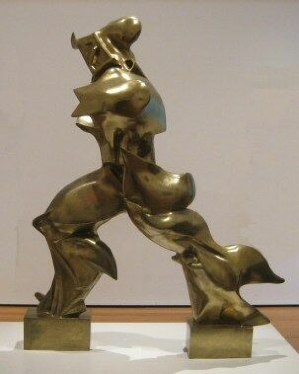 Futuristen Boccionis berømte skulptur: Romlig fremstilling av bevegelsesfaser (1913) – et futuristisk symbol man i dag finner på italienske euro-mynter. Foto: Wikimedia