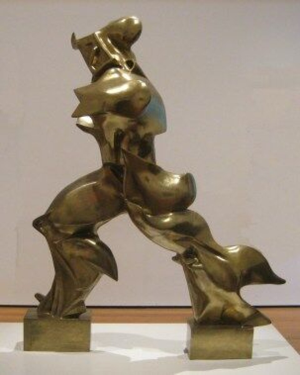 Futuristen Boccionis berømte skulptur: Romlig fremstilling av bevegelsesfaser (1913) – et futuristisk symbol man i dag finner på italienske euro-mynter. Foto: Wikimedia Futuristen Boccionis berømte skulptur: Romlig fremstilling av bevegelsesfaser (1913) – et futuristisk symbol man i dag finner på italienske euro-mynter. Foto: Wikimedia