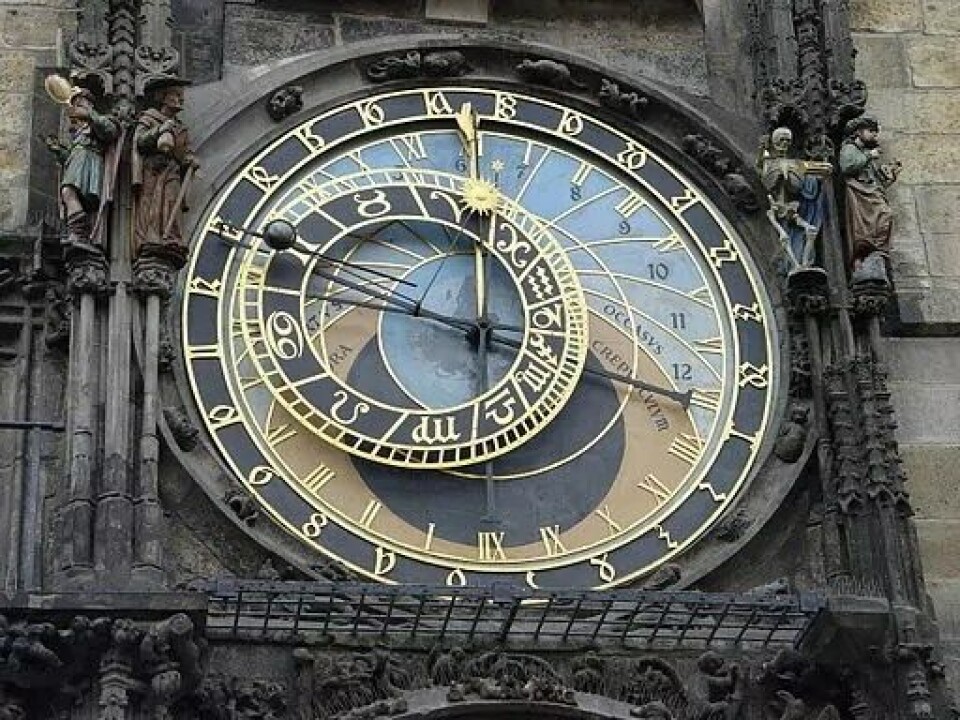 (Kilde:Wikimedia Commons. Astronomisk klokke i Praha) (Kilde:Wikimedia Commons. Astronomisk klokke i Praha)