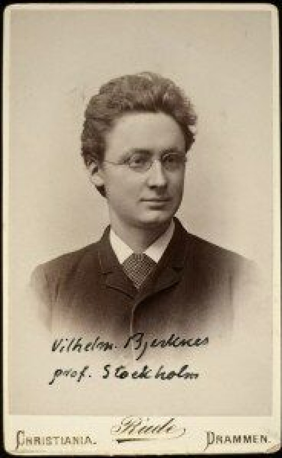 Portrett av Vilhelm Bjerknes (1862-1951). Foto: Flickr/nasjonalbiblioteket. Portrett av Vilhelm Bjerknes (1862-1951). Foto: Flickr/nasjonalbiblioteket.