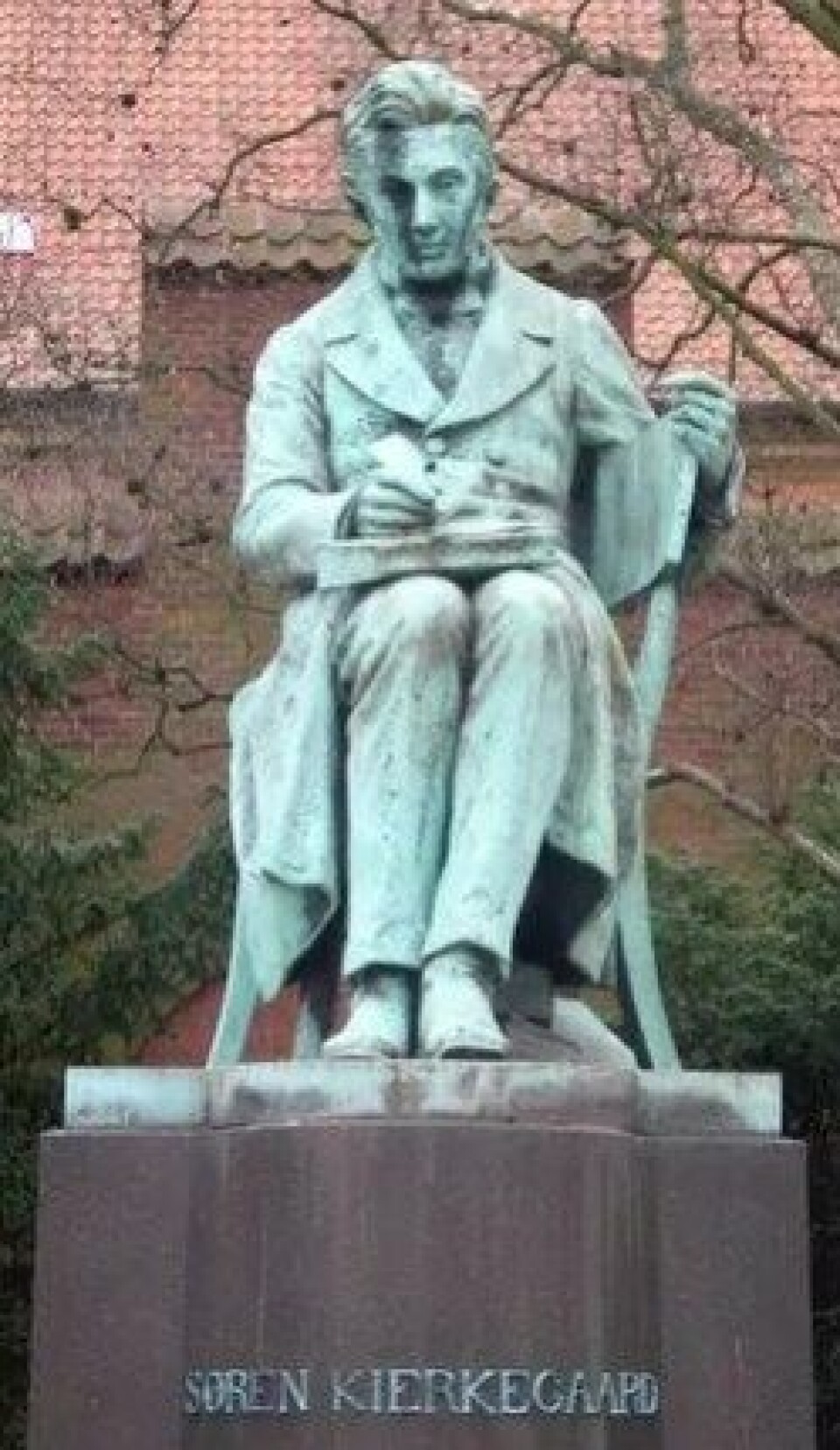Kulturarv på sokkel: Søren Kierkegaard, som vanlige mennesker ifølge PH ikke vil kunne presse «en dråbe åndelig føde» ut av. B433, jf. første Salongen-artikkel. (Foto: Wikimedia commons) Kulturarv på sokkel: Søren Kierkegaard, som vanlige mennesker ifølge PH ikke vil kunne presse «en dråbe åndelig føde» ut av. B433, jf. første Salongen-artikkel. (Foto: Wikimedia commons)