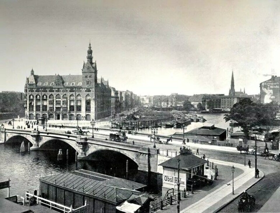 Waisenbrucke i Berlin, fotografert rundt 1900. (Kilde: Wikimedia commons) Waisenbrucke i Berlin, fotografert rundt 1900. (Kilde: Wikimedia commons)