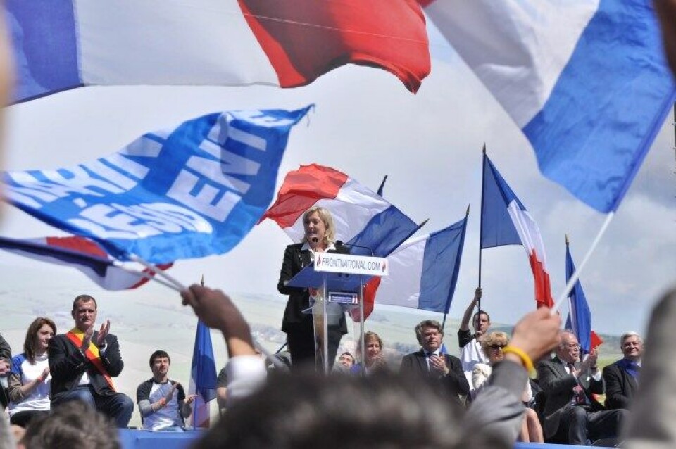Høyrepopulismen blir uforståelig for de postpolitiske, hevder Mouffe. Her illustrert med Marine Le Pen i Front national. (Foto: Blandine Le Cain) Høyrepopulismen blir uforståelig for de postpolitiske, hevder Mouffe. Her illustrert med Marine Le Pen i Front national. (Foto: Blandine Le Cain)