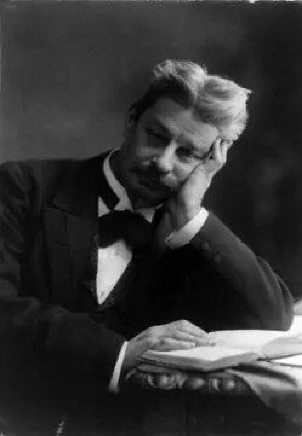 Georg Brandes: «Det forfærdelige ved Dem, Poul Henningsen, er at De altid har ret.» (Foto: Wikimedia Commons) Georg Brandes: «Det forfærdelige ved Dem, Poul Henningsen, er at De altid har ret.» (Foto: Wikimedia Commons)