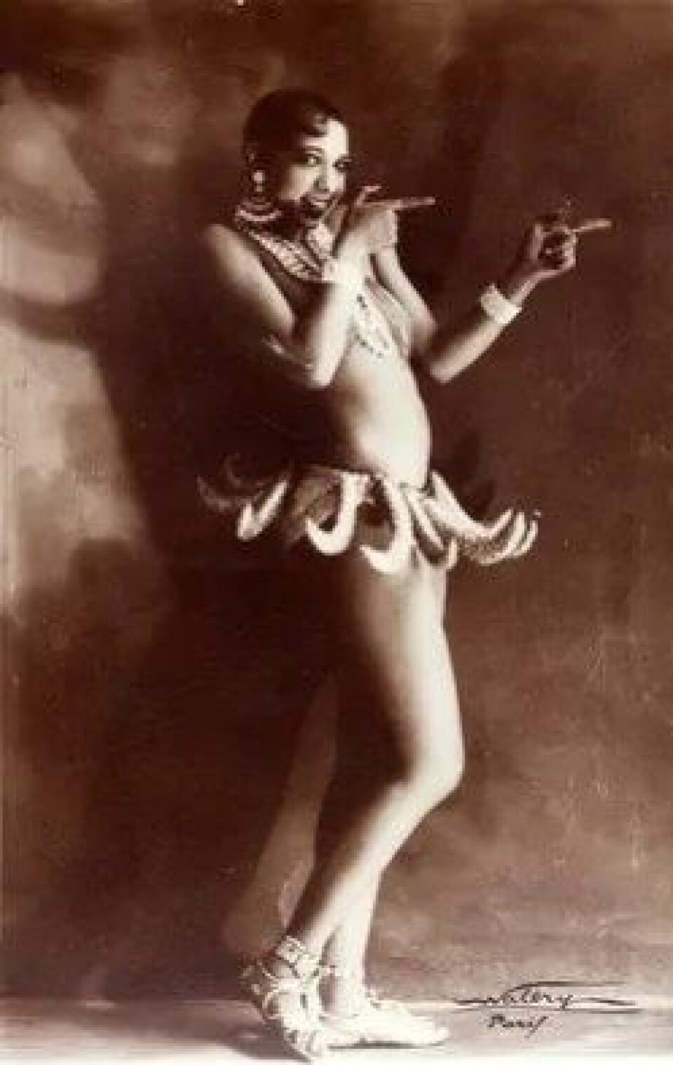 Josephine Baker i sitt legendariske banankostyme. (Kilde: Wikimedia Commons) Josephine Baker i sitt legendariske banankostyme. (Kilde: Wikimedia Commons)