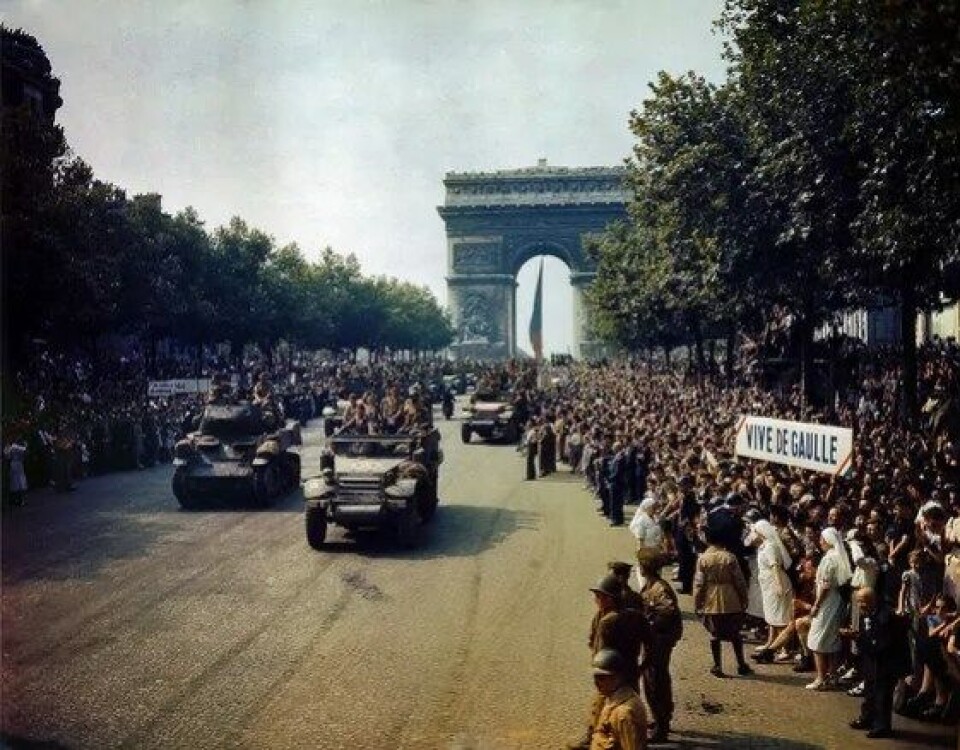 Krigserfaringen er et sentralt omdreiningspunkt i Stacy Burtons Travel Narrative and the Ends of Modernity. Her er frigjøringen av Paris, 1944. (Kilde: Wikimedia commons CC0 1.0) Krigserfaringen er et sentralt omdreiningspunkt i Stacy Burtons Travel Narrative and the Ends of Modernity. Her er frigjøringen av Paris, 1944. (Kilde: Wikimedia commons CC0 1.0)