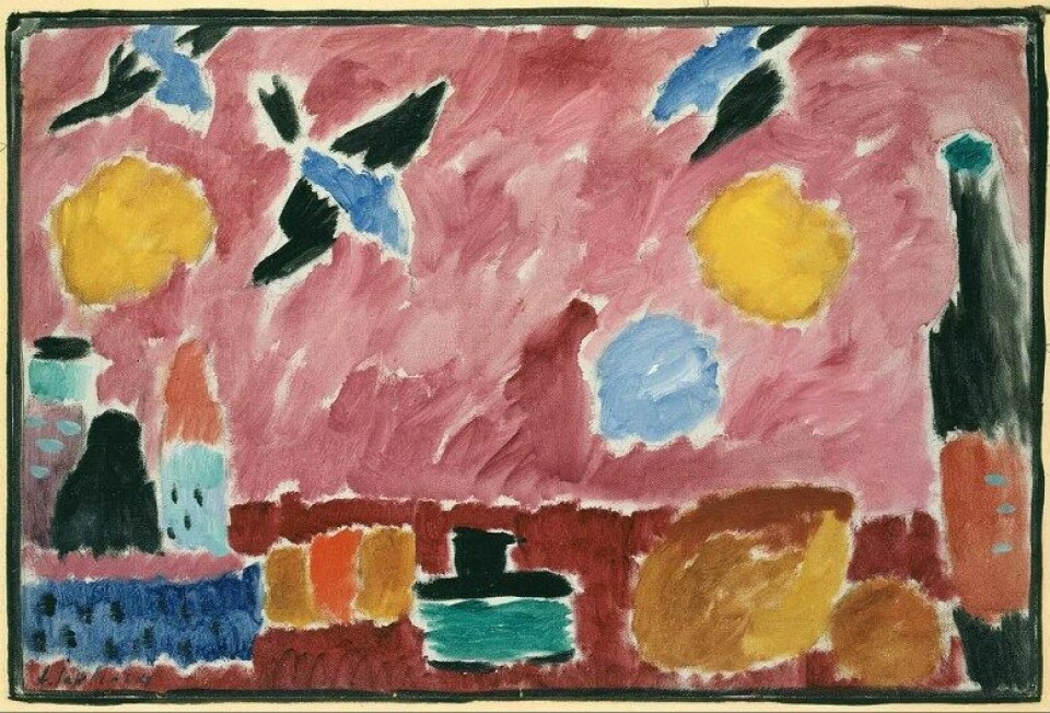 Stilleben med flaske, brød og rød tapet med svaler av Alexei von Jawlensky. (Kilde: Wikimedia commons) Stilleben med flaske, brød og rød tapet med svaler av Alexei von Jawlensky. (Kilde: Wikimedia commons)