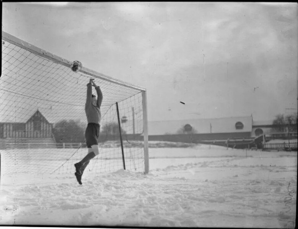 En fotballkamp mellom Fairey og Av Roe i 1944 (Kilde: Wikimedia commons) En fotballkamp mellom Fairey og Av Roe i 1944 (Kilde: Wikimedia commons)
