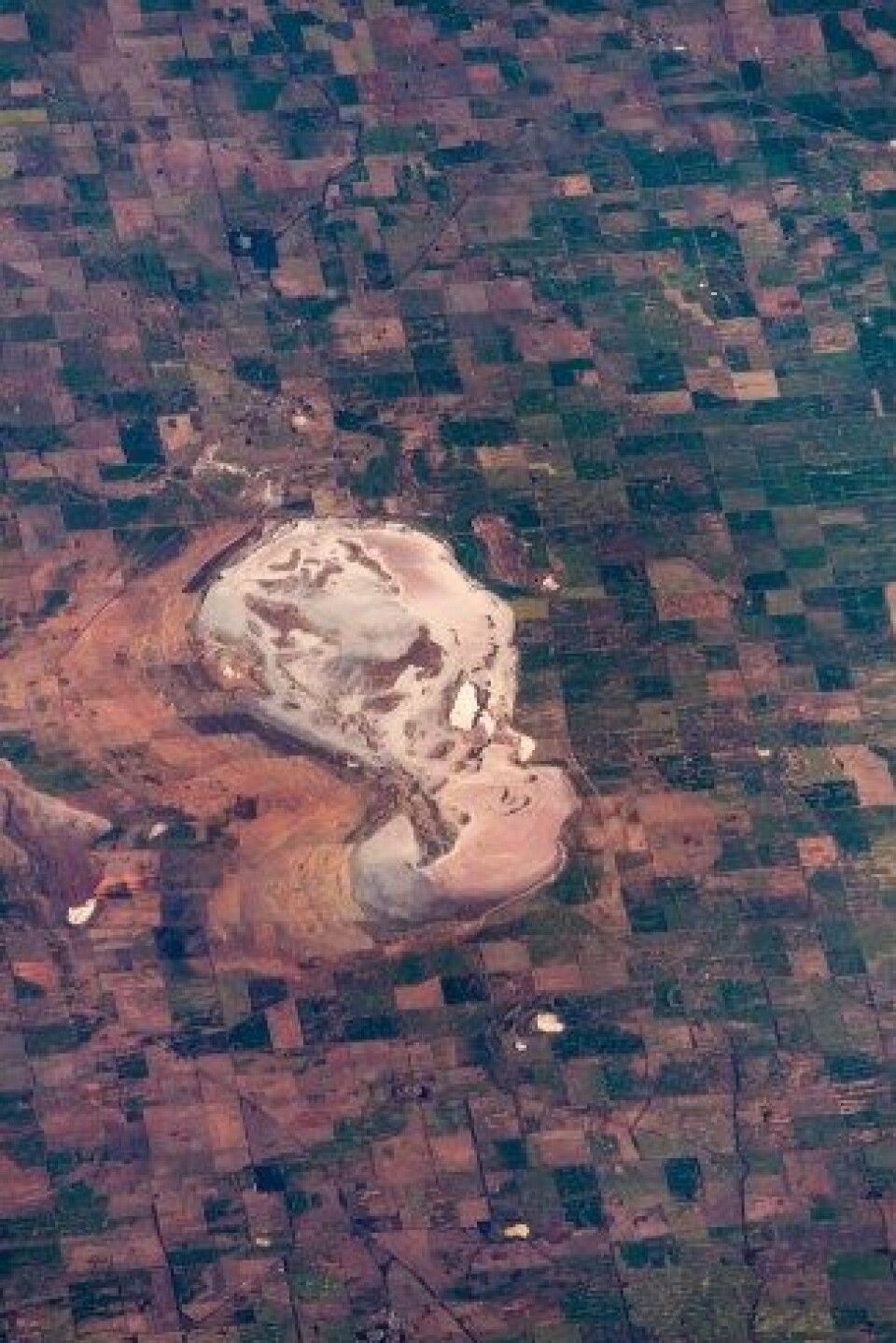 Jordbruk rundt Lake Tyrrell i Australia viser hvordan menneskelig aktivitet kan endre et landskap. (Kilde: ESA-A. Gerst CC BY-SA 2.0) Jordbruk rundt Lake Tyrrell i Australia viser hvordan menneskelig aktivitet kan endre et landskap. (Kilde: ESA-A. Gerst CC BY-SA 2.0)