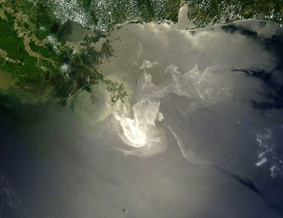 Ulykken på oljeplattformen Deepwater Horizon i 2010 førte til at oljesøl ble spredt i store deler av Mexicogulfen, og økosystemer ble permanent ødelagt. Ulykken førte til internasjonal diskusjon rundt oljeindustri og naturvern, også i Norge. (Kilde: NASA CC0.) Ulykken på oljeplattformen Deepwater Horizon i 2010 førte til at oljesøl ble spredt i store deler av Mexicogulfen, og økosystemer ble permanent ødelagt. Ulykken førte til internasjonal diskusjon rundt oljeindustri og naturvern, også i Norge. (Kilde: NASA CC0.)