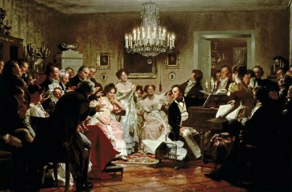 Julius Schmids «Schubertiade» (1897) Maleri av en salong-sammenkomst i Wien. (Kilde: Wikimedia Commons) Julius Schmids «Schubertiade» (1897) Maleri av en salong-sammenkomst i Wien. (Kilde: Wikimedia Commons)