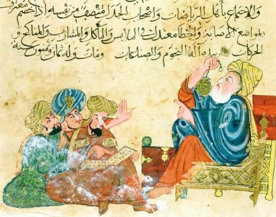 Den islamske sivilisasjonen var gjennomsyret av gresk tenkning, særlig gresk filosofi. Aristoteles underviser sine studenter, håndskrift av al-Mubashshir ibn Fatik, Mukhtār al-Ḥikam, Håndskrift i Istanbul, Topkapı Sarayı, Ahmet III, 3206, folio 90r. Den islamske sivilisasjonen var gjennomsyret av gresk tenkning, særlig gresk filosofi. Aristoteles underviser sine studenter, håndskrift av al-Mubashshir ibn Fatik, Mukhtār al-Ḥikam, Håndskrift i Istanbul, Topkapı Sarayı, Ahmet III, 3206, folio 90r.