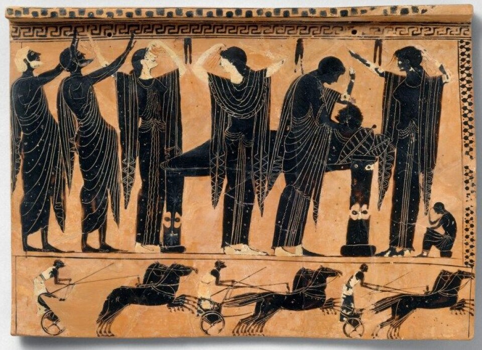 Terracottaplakett som avbilder prothesis (å plassere en avdød på paradeseng) (Kilde: Metropolitan Museum of Art) Terracottaplakett som avbilder prothesis (å plassere en avdød på paradeseng) (Kilde: Metropolitan Museum of Art)
