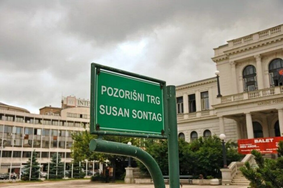 Susan Sontags plass i Sarajevo. (Foto: Jennifer Boyer / flickr. Lisens: CC BY 2.0) Susan Sontags plass i Sarajevo. (Foto: Jennifer Boyer / flickr. Lisens: CC BY 2.0)