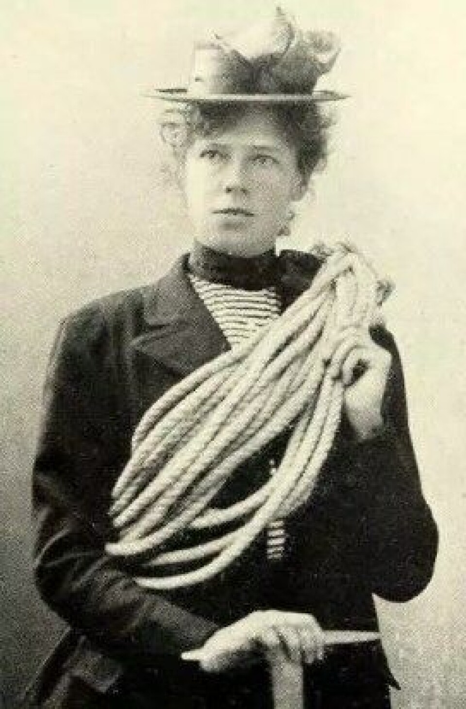 Therese Bertheau, med tau og isøks. (Kilde: Wikimedia commons). Therese Bertheau, med tau og isøks. (Kilde: Wikimedia commons).