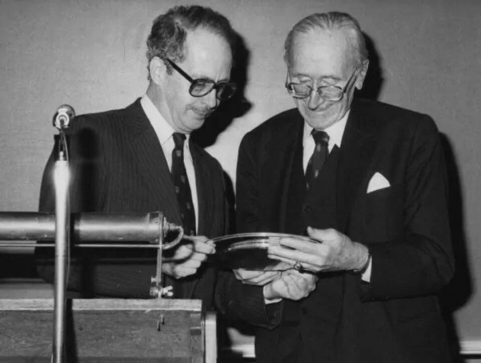 To av liberalismens to store tenkere sammen i 1981: Rolf Dahrendorf overrekker Friedrich A. Hayek en jubileumsplakett. (Kilde: Wikimedia commons) To av liberalismens to store tenkere sammen i 1981: Rolf Dahrendorf overrekker Friedrich A. Hayek en jubileumsplakett. (Kilde: Wikimedia commons)