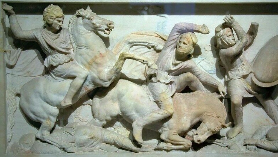 De antikke skulpturene var opprinnelig pyntet med symbolsk ladede farger, men har blitt fremstilt som rene og hvite i historiens løp. Illustrasjon: Alexander-sarkofagen. (Kilde: Wikimedia commons)