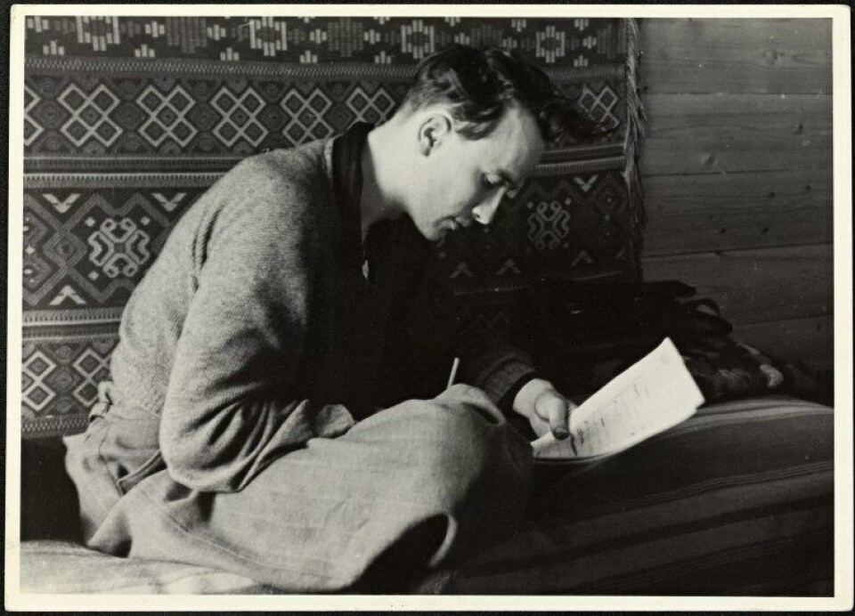 Foto av Andre Bjerke ca. 1954. (Kilde flickr/Nasjonalbiblioteket) Foto av Andre Bjerke ca. 1954. (Kilde flickr/Nasjonalbiblioteket)