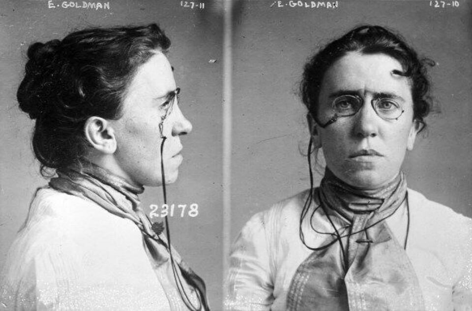 Politifoto av Emma Goldman i 1901, da hun ble arrestert grunnet mistanke om at hun var involvert i mordet på USAs president William McKinley. (Kilde: Wikimedia Commons) Politifoto av Emma Goldman i 1901, da hun ble arrestert grunnet mistanke om at hun var involvert i mordet på USAs president William McKinley. (Kilde: Wikimedia Commons)