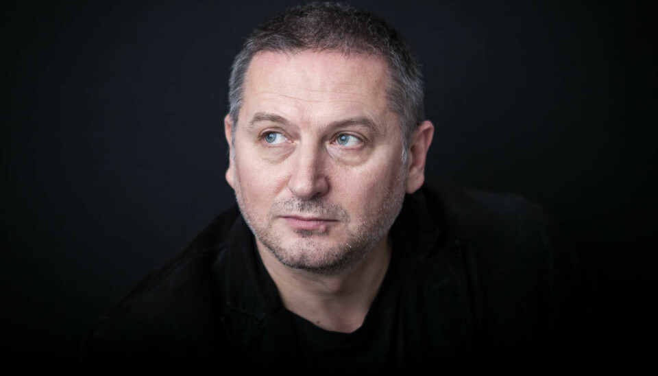Georgi Gospodinov er en bulgarsk forfatter, poet og dramatiker. Romanen hans Time Shelter mottok 2023 International Booker Prize.