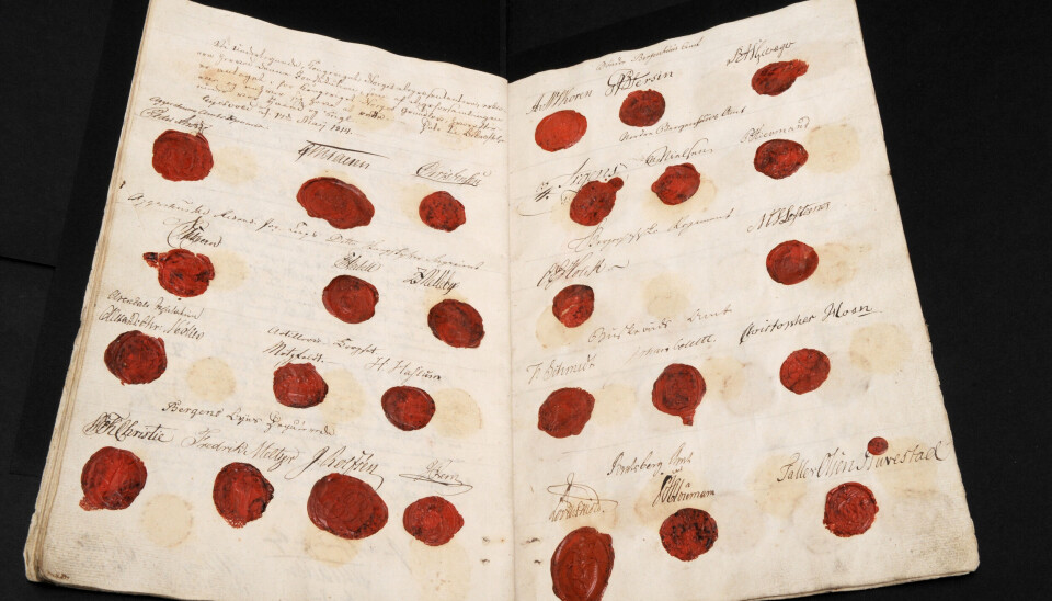 Den 17. mai 1814 ble Grunnloven datert og beseglet. Stortingsarkivet. Foto: Stortinget/Vidar M. Husby.